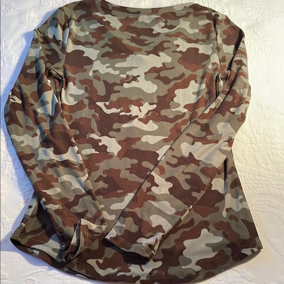 Camouflage Long Sleeve V-Neck Top. 2 same shirt, same size, same condition. - Picture 3 of 5